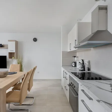 Iris Tropical Araya (Tenerife)